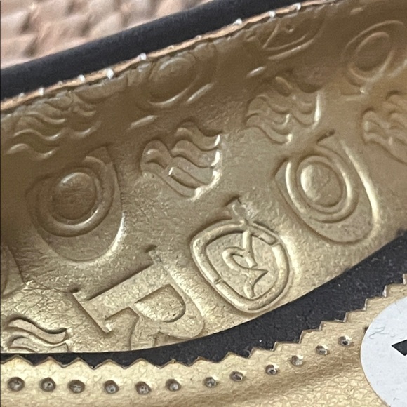 Rocawear Brown Flats with Gold Detailing - Picture 13 of 15